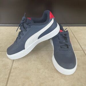 NEW Puma Caven Trainers blue/red/white Kids Size 3